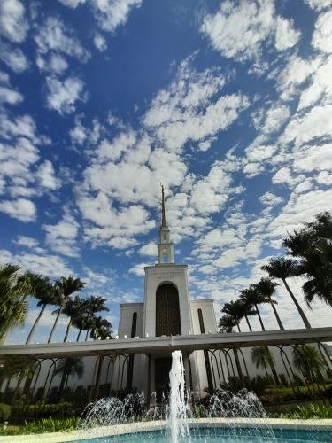 The Sao Paulo temple and fountain