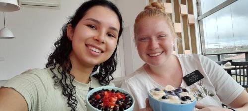 Alyssa and Sister Perri Enjoy Acai Bowls