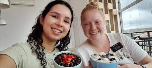Alyssa and Sister Perri Enjoy Acai Bowls
