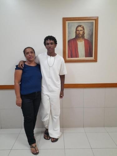 Mateus with his mother in the church house right before his baptism