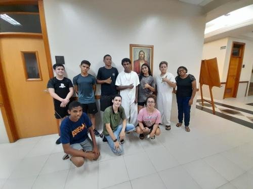 Mateus with a large group of youth for his baptism