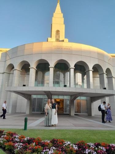 Alyssa and Sister Tadje in front of the temple