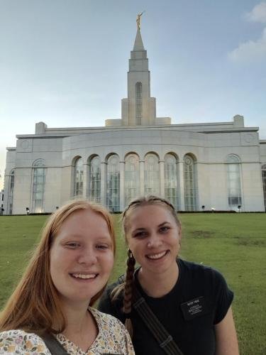 Alyssa and Sister Tadje selfie in front of the temple