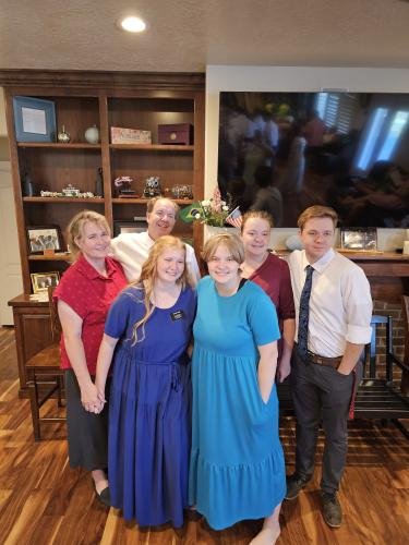 Family-Photo-at-Open-House-10