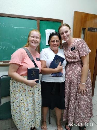 Alyssa and Sister Fuller with a member