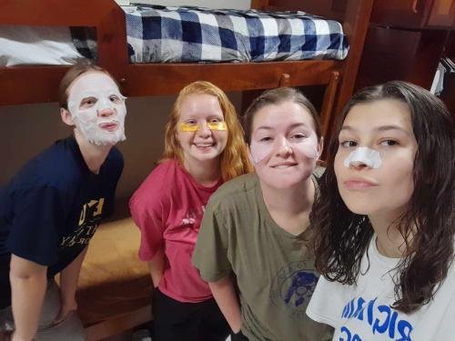 Alyssa and her roommates with facemasks on